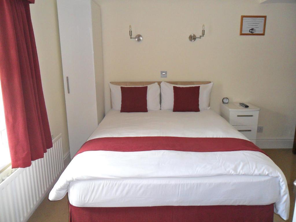 Cumberland House Gatwick B & B Horley Buitenkant foto